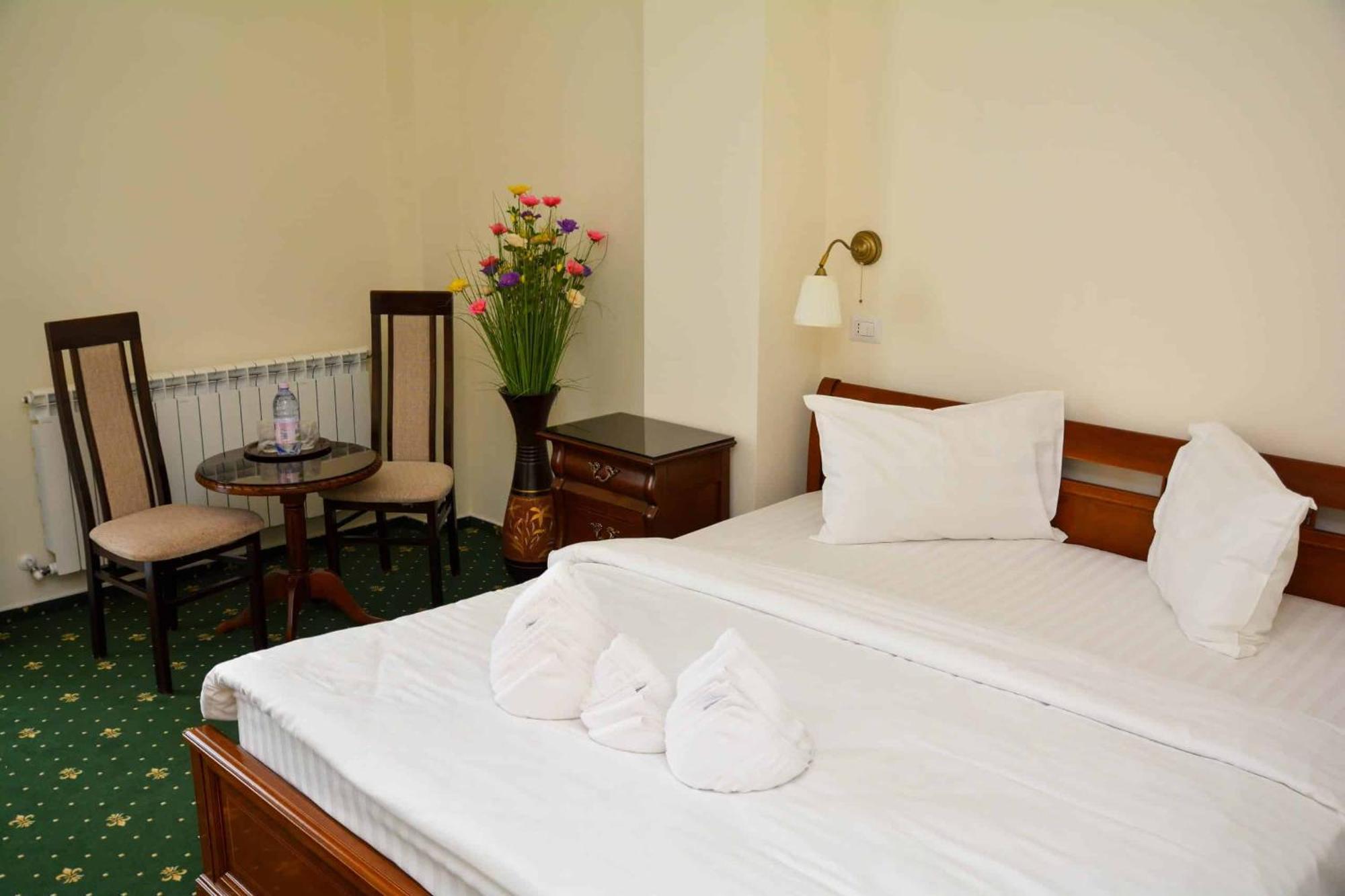 Green Park Boutique Hotel Focşani エクステリア 写真
