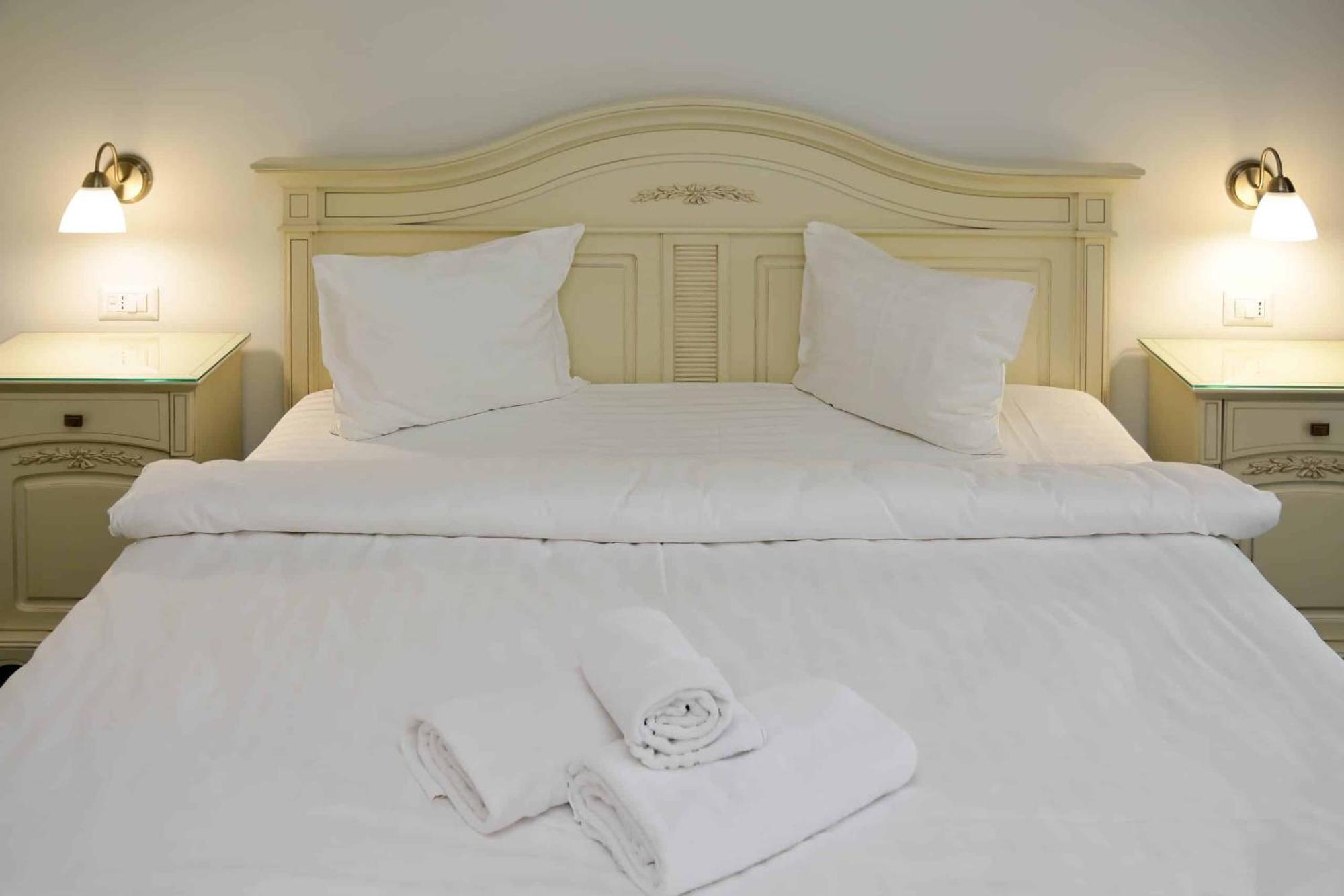 Green Park Boutique Hotel Focşani エクステリア 写真