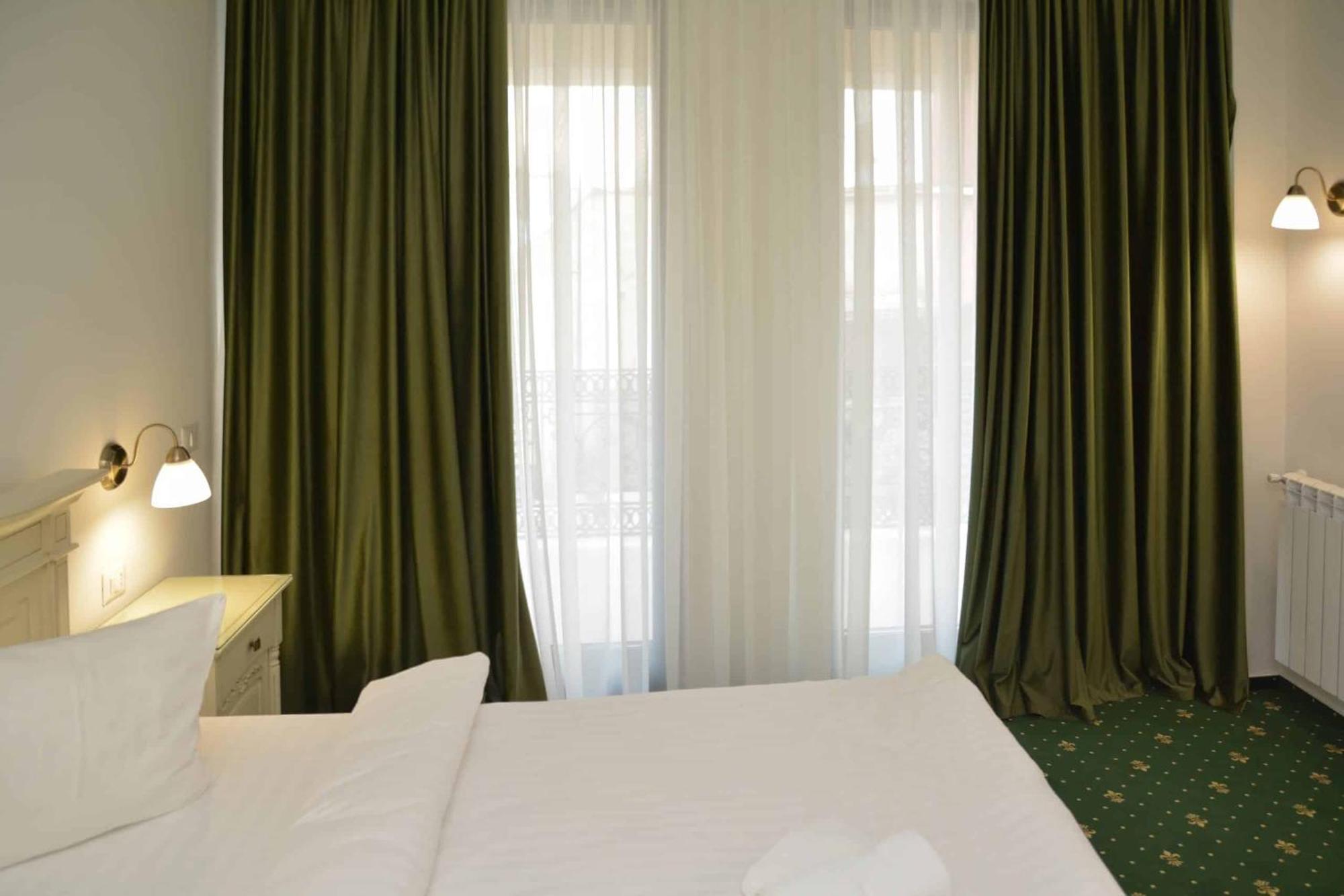 Green Park Boutique Hotel Focşani エクステリア 写真