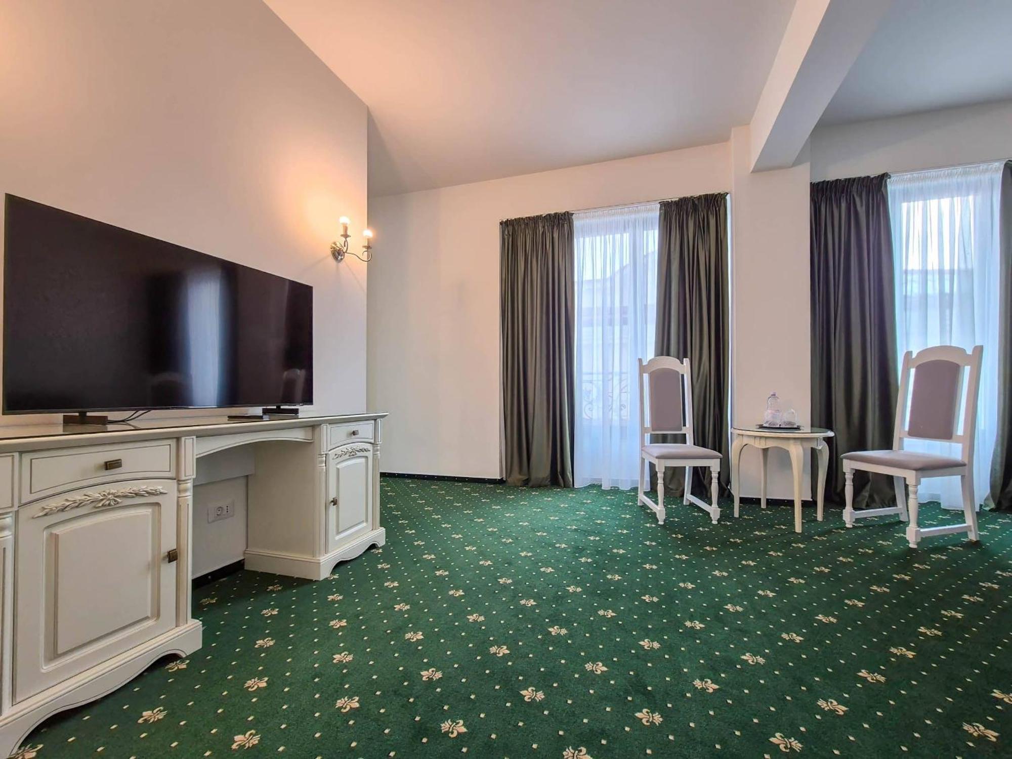 Green Park Boutique Hotel Focşani エクステリア 写真