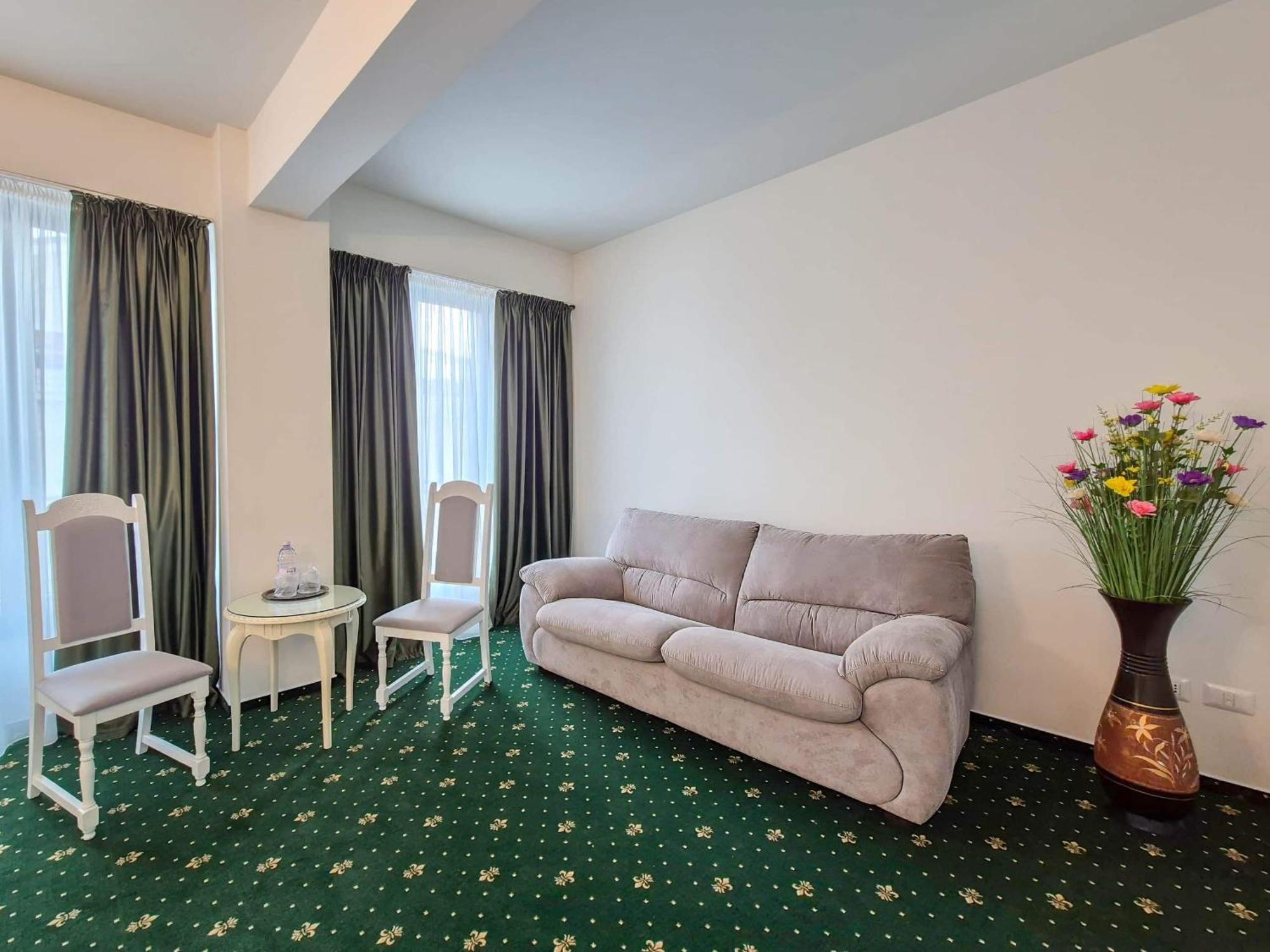 Green Park Boutique Hotel Focşani エクステリア 写真