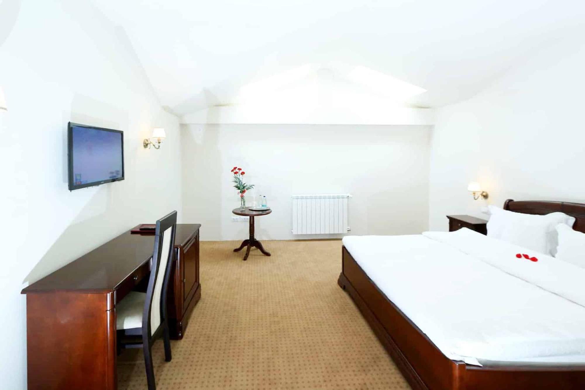 Green Park Boutique Hotel Focşani エクステリア 写真