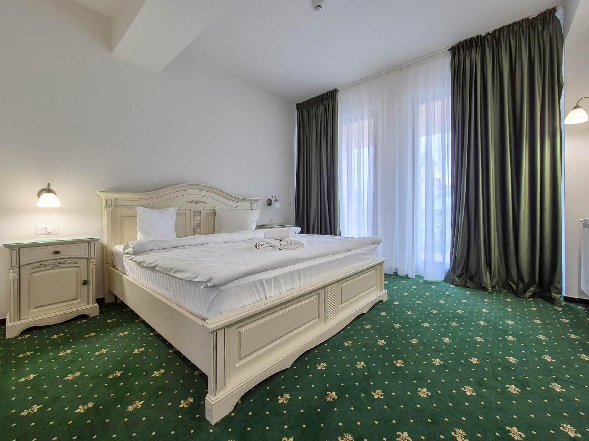 Green Park Boutique Hotel Focşani エクステリア 写真