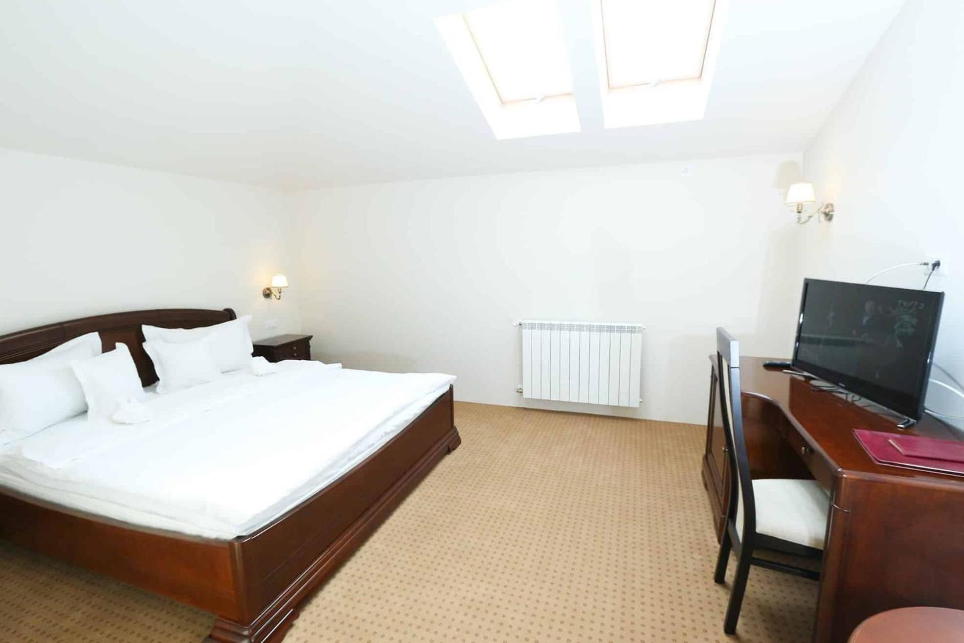 Green Park Boutique Hotel Focşani エクステリア 写真