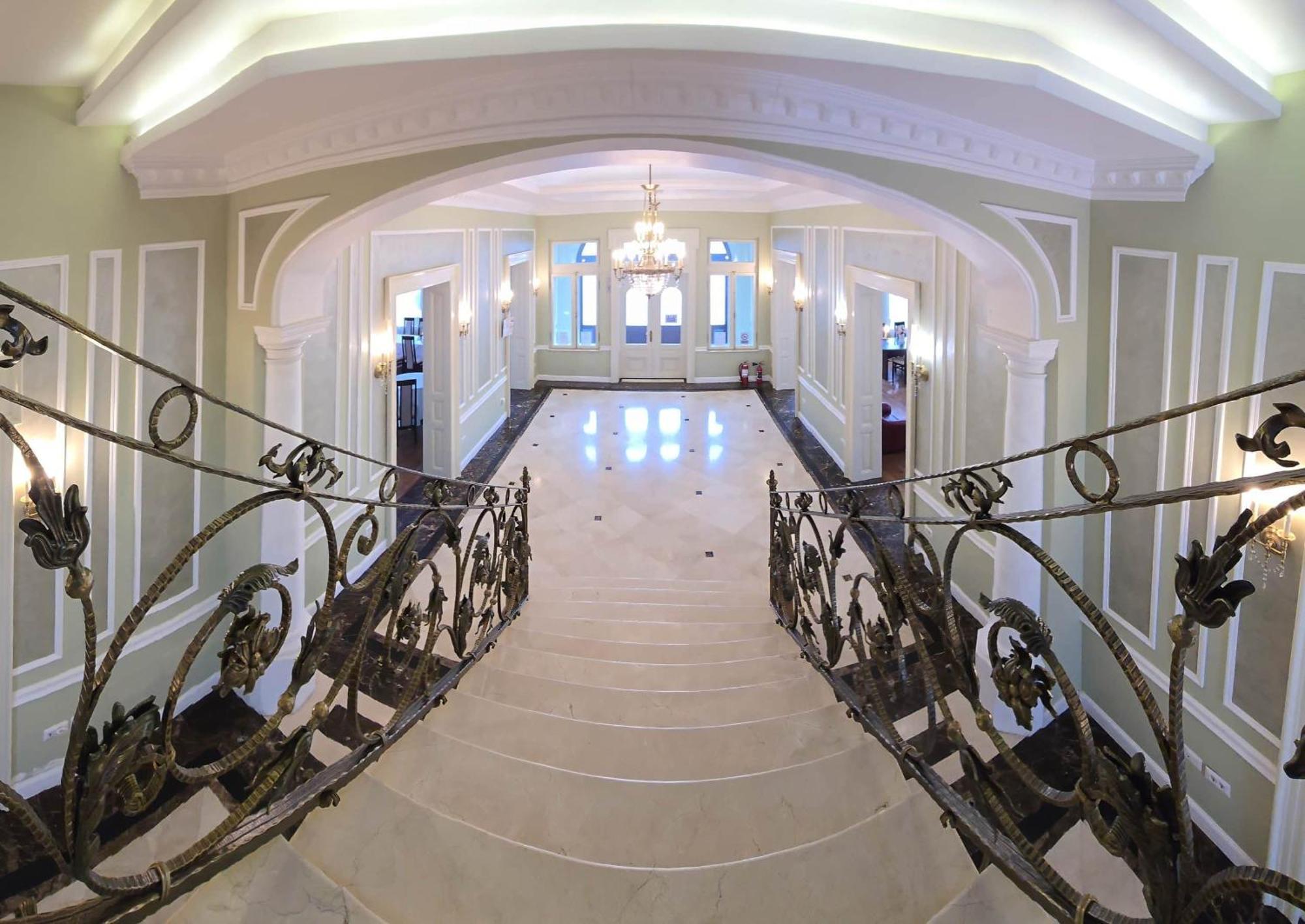 Green Park Boutique Hotel Focşani エクステリア 写真